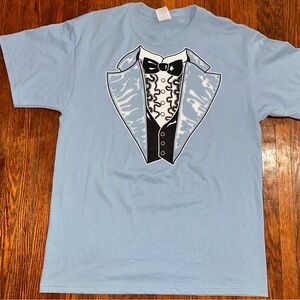 Vintage Large 90s Gag Tuxedo Light Blue Graphic Sort Sleeve Shirt
